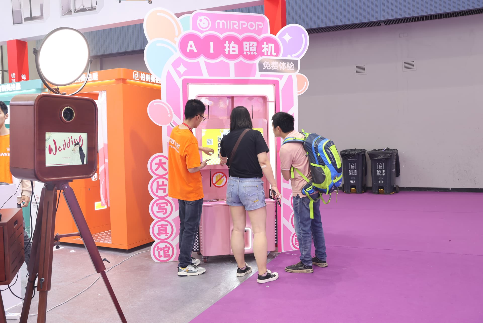 Shopping malls photo booth application scenario