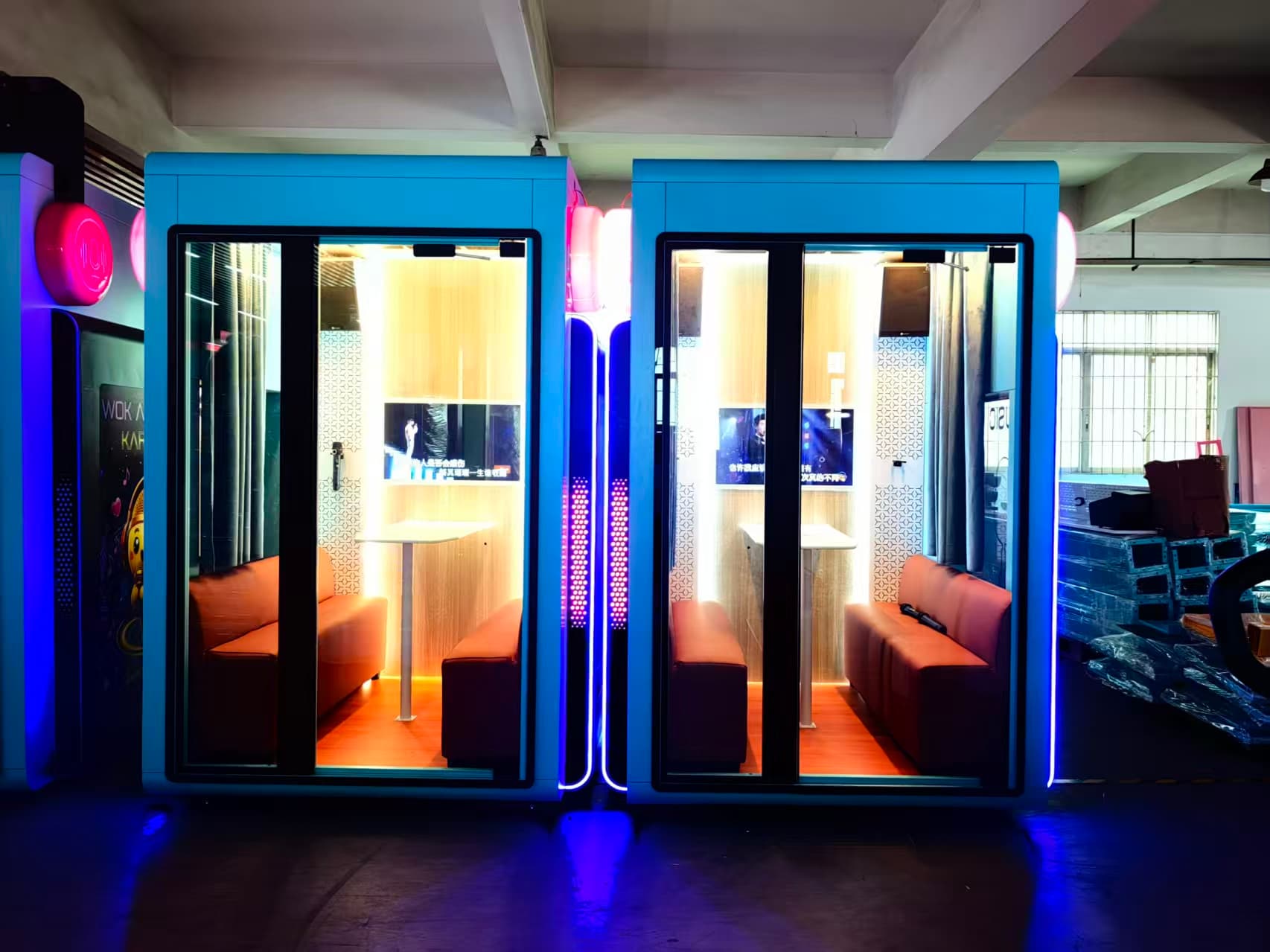 Fun-vend self-service karaoke booths for commercial entertainment venues